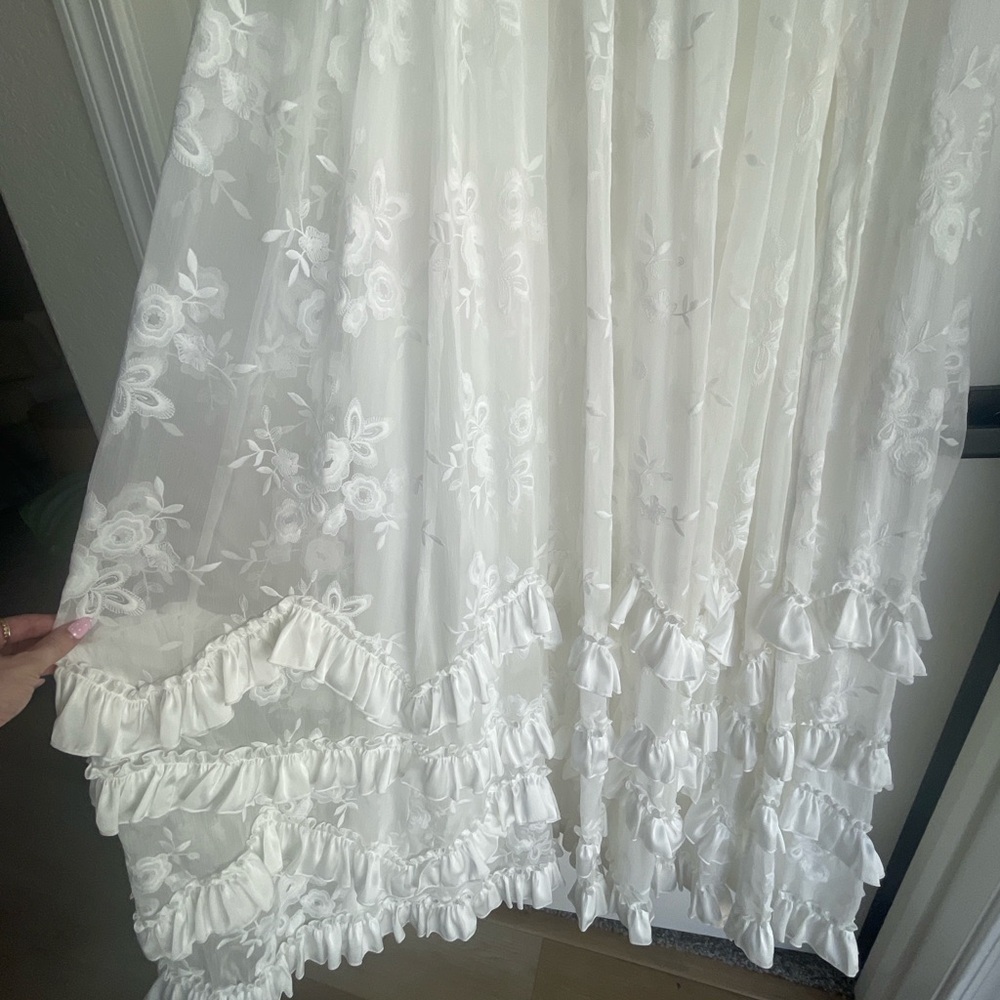 V. Chapman Ivory Lace Corset Dress - Picture 3 of 9